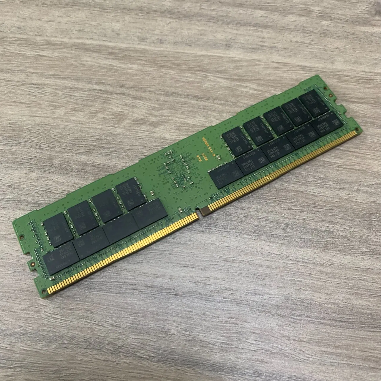 Unbuffered DDR4 workstation memory module